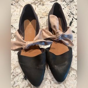 Tom’s flats with bow